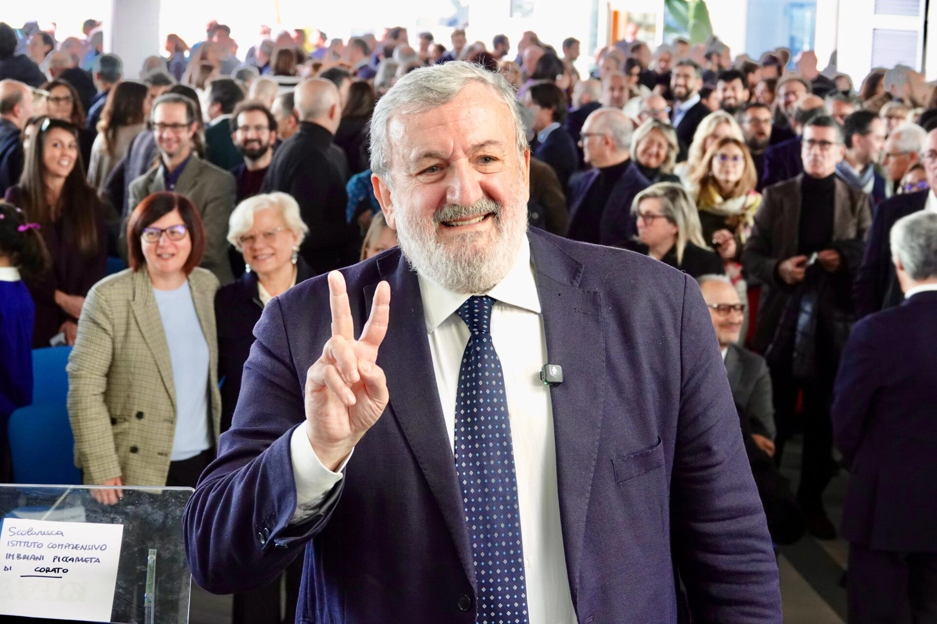 Sanità in Puglia: FdI attacca su deficit fuori controllo, Emiliano era a conoscenza della situazione.