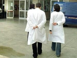 Sanità in Puglia: disavanzo di 300 milioni di euro e aumento dell'Irpef in arrivo