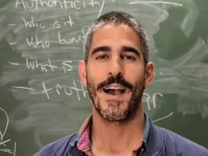 Stretta autoritaria in Kuwait: giornalista insegnante a Bari in carcere da 40 giorni. Ahmed Shihab-Eldin come Patrick Zaki. «Ha commentato una foto della guerra in Iran»