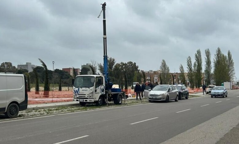 Vento forte in Puglia: a Taranto cade un palo della luce, muore un operaio di 38 anni. A Margherita un 64enne in gravi condizioni.