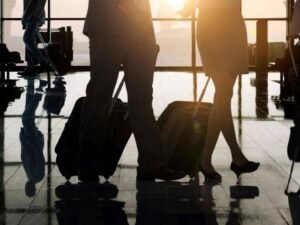 Allarme Ebola: restrizioni e controlli rafforzati negli aeroporti