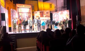 Bari, Puglia Culture presenta “U Cafè Andìche”: in scena al teatro Piccinni con la regia di Vito Signorile.