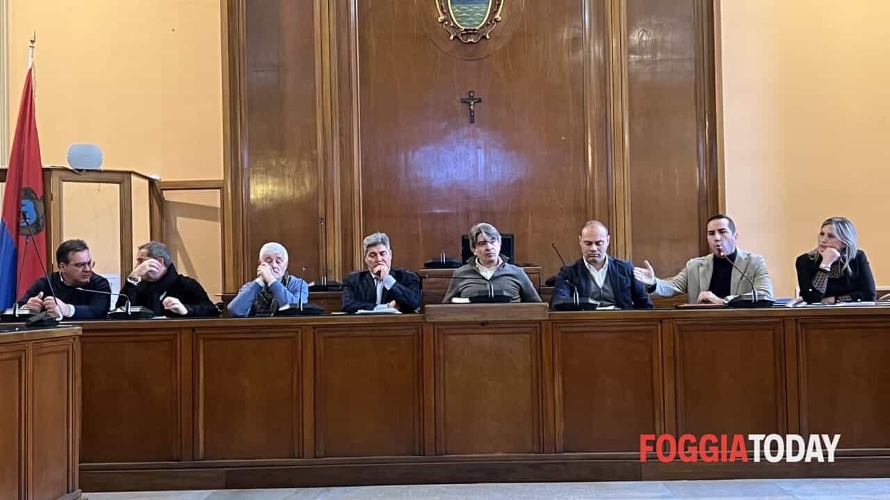 Buco nella sanità: ipotesi di aumento dell'Irpef con aliquota fino al 3,3%, ma il centrodestra foggiano dice "no"