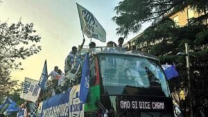 Como in festa per la Champions: città in delirio con 15.000 persone alla parata