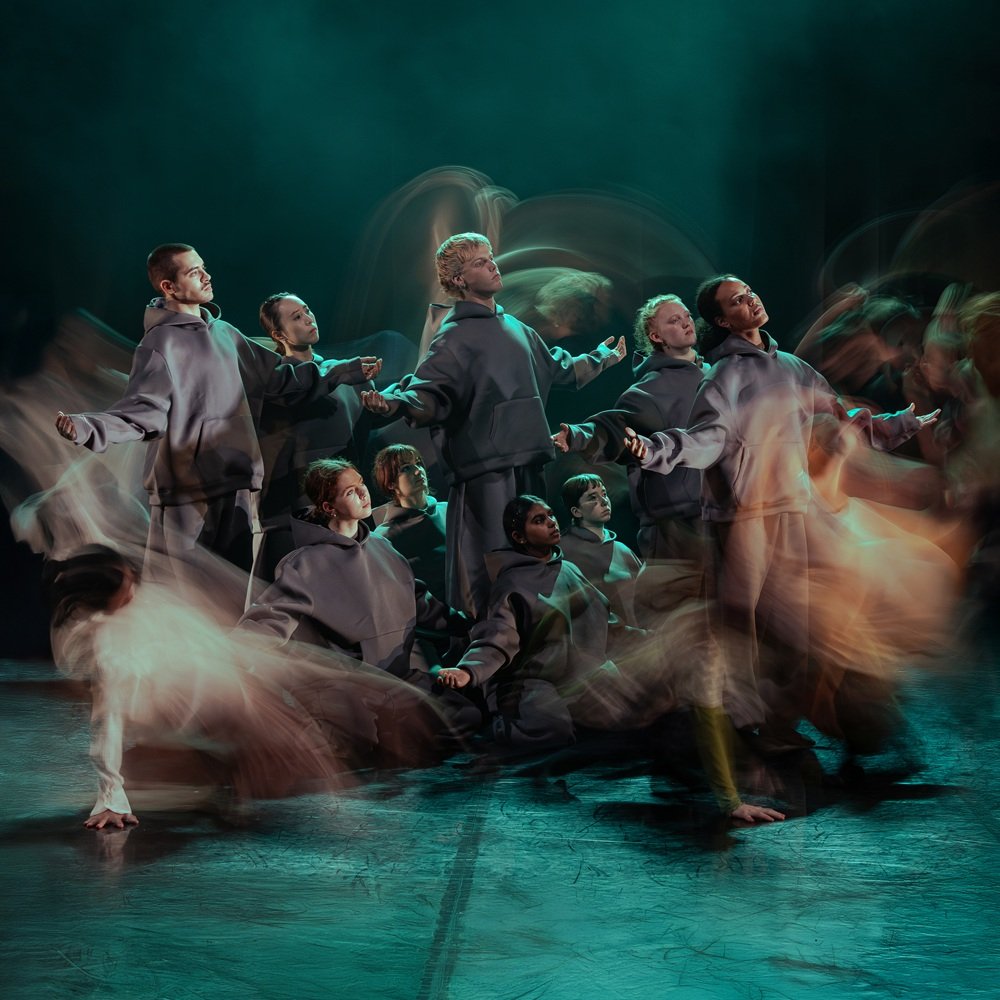 DAB Festival 2026: Bari capitale della danza contemporanea con sette spettacoli al Teatro Piccinni tra prime nazionali ed eventi urbani.