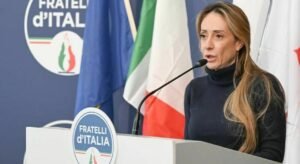 Fdi in Puglia: divisioni e voto, Arianna Meloni arriva per una "tregua" e rilancio. Gli equilibri e le prospettive.