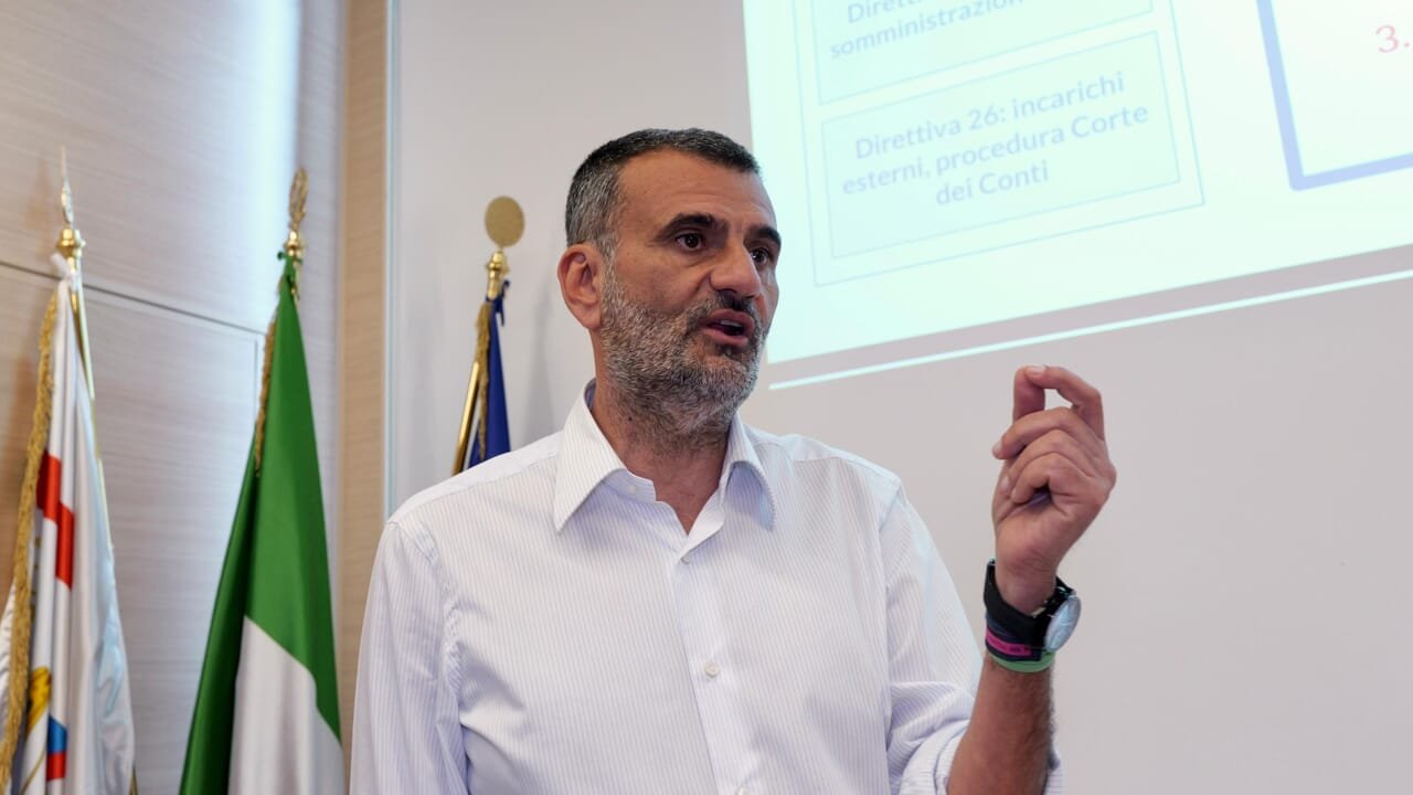 Il buco da 349 milioni della sanità e il piano di aumenti Irpef: quanto pagheranno in più i pugliesi