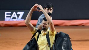 Internazionali: Djokovic saluta Roma, Arnaldi, Musetti e Darderi avanzano nel torneo di tennis.