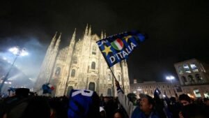 Madonnina, quanti scudetti! I nerazzurri allungano sul Diavolo nel derby tricolore: 21 a 19.