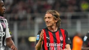 Modric, solo il Milan: verso il rinnovo con il Diavolo. L'unica alternativa è l'addio al calcio.