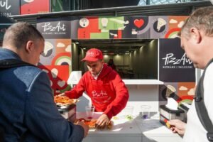 Primo Maggio da PizzAut: Meloni in visita al ristorante di Monza