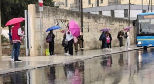 Puglia, nuova allerta meteo per piogge e temporali: le previsioni