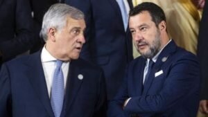 Salvini sull'ipotesi di voto anticipato: «Non so, dipende anche da fattori economici». Poi la frenata. Tajani: avanti fino a fine legislatura.