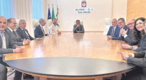 Sanità Puglia, Decaro incontra i nuovi direttori generali delle Asl: "Taglio alle liste d'attesa e controllo della spesa"