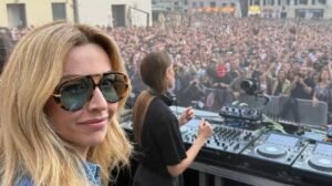 Silvia Salis pronta a sbarcare in Puglia, tra ambizioni nazionali e un ampio consenso.