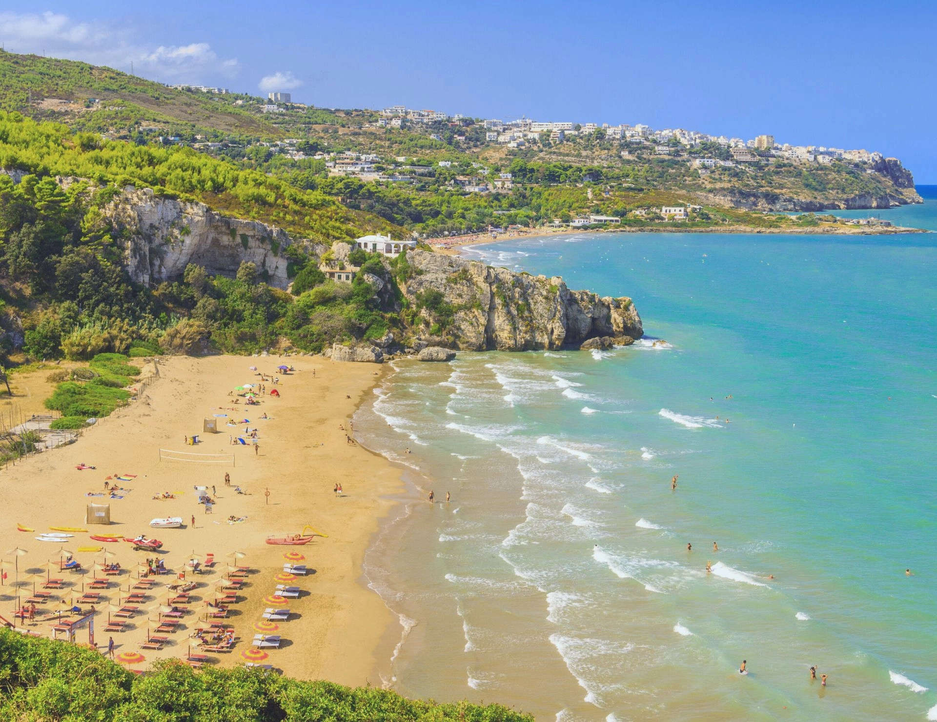 Stagione balneare in Puglia: Decaro afferma che il mare pugliese è una risorsa eccellente.