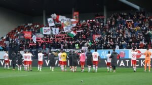 Südtirol-Bari: 600 tifosi pugliesi a Bolzano per la partita decisiva per la salvezza, con stadio blindato e sicurezza rafforzata.
