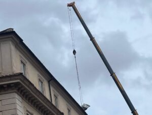 Tre nuovi pennoni su Palazzo Chigi: ecco il costo sostenuto