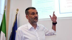 Buco nella sanità in Puglia: aumento dell'Irpef per redditi sopra i 15mila euro. Decaro: “Per il 70% massimo 4 euro”