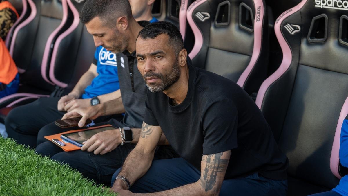 Cesena, caos in panchina: Ashley Cole verso l'addio, inizia la ricerca del sostituto