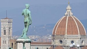 Codacons: prezzi 'pazzi' dell'estate, 300mila euro per un alloggio a Firenze