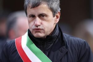 Gianni Alemanno torna in libertà: la delegazione pugliese vola a Roma per accoglierlo