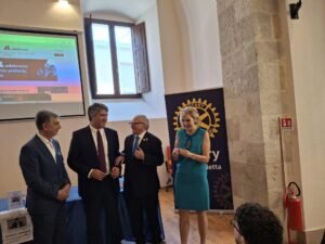 Incontro del Rotary a Barletta: la sfida dell'informazione rigorosa anche sui social