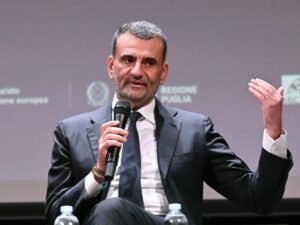 La Puglia e i conti in rosso della sanità: Decaro commissario per il risanamento. Scattano i tagli, addio alla mensa di lusso da un milione alla Regione.