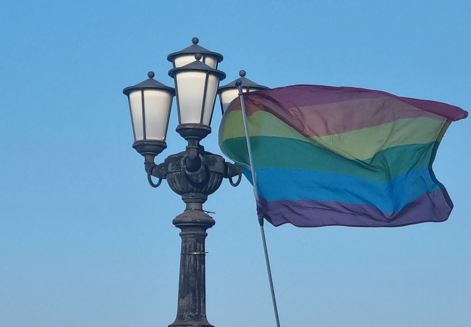 La Puglia si prepara a un'ondata di Pride: talk, parate, dibattiti e una festa con Valeria Marini.