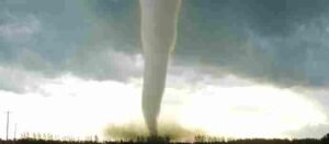 Meteo Puglia: grosso tornado avvistato nel foggiano, video sui social