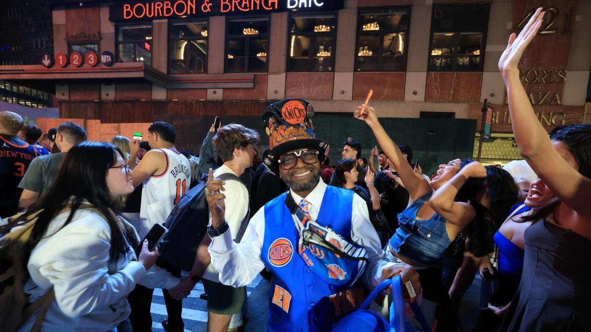 New York, delirio Knicks: vip scatenati, tifo e arresti. Se arriva il titolo NBA, attenzione ai Mondiali...