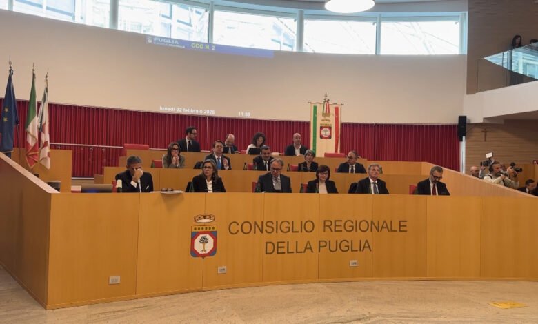 Puglia, proposta bipartisan per contrastare il trasformismo in Consiglio Regionale: “Stop a incarichi e indennità per chi cambia casacca”