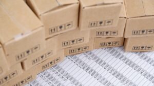 Tassa Ue per i piccoli pacchi in arrivo dal 1° luglio: in Italia il prelievo sarà doppio ecco perché